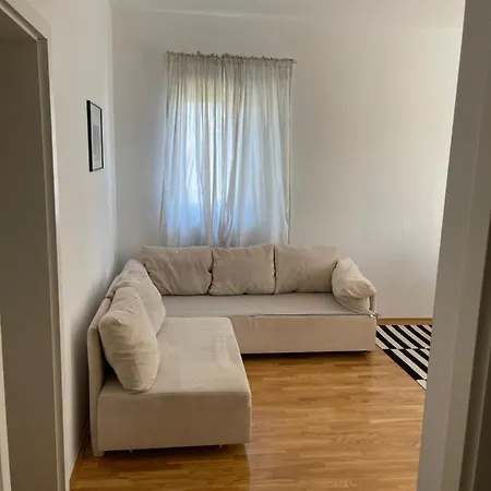 Mali Ivo アパート