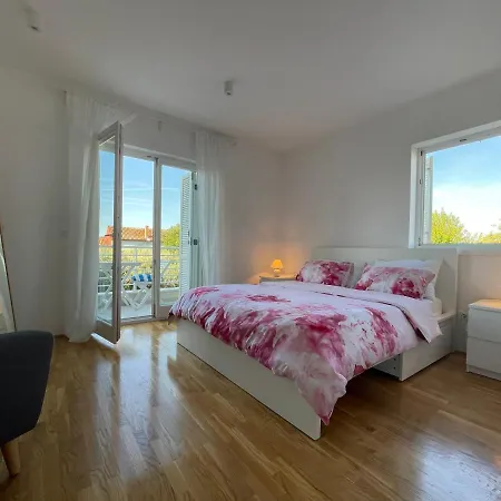 アパート Mali Ivo ニン