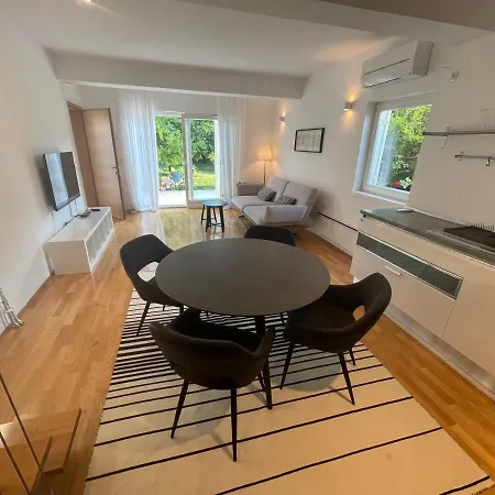 Mali Ivo Apartment