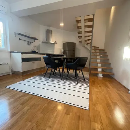 Apartment Mali Ivo