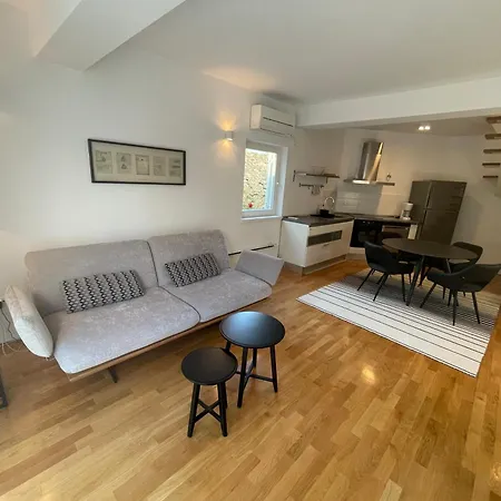 Apartment Mali Ivo
