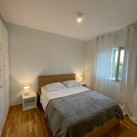 Apartment Mali Ivo