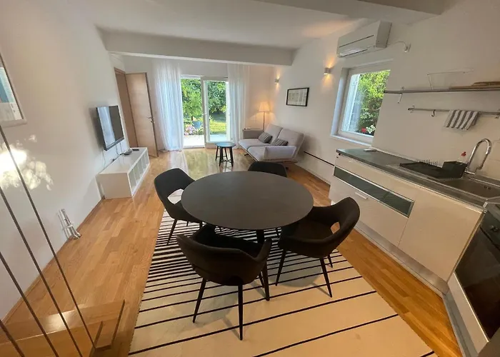 Mali Ivo Apartment
