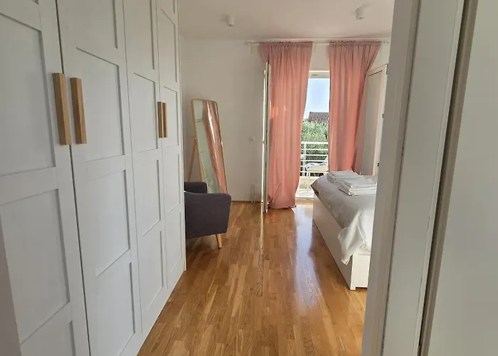 Apartment Mali Ivo *